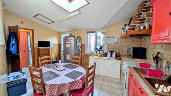 Maison de ville avec cour et dépendance – Centre de Janzé 