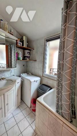 Maison de ville avec cour et dépendance – Centre de Janzé 