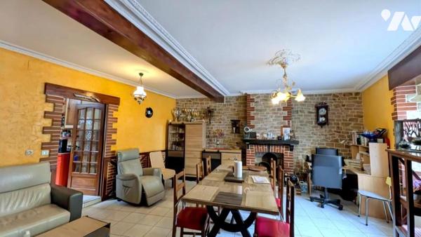 Maison de ville avec cour et dépendance – Centre de Janzé 