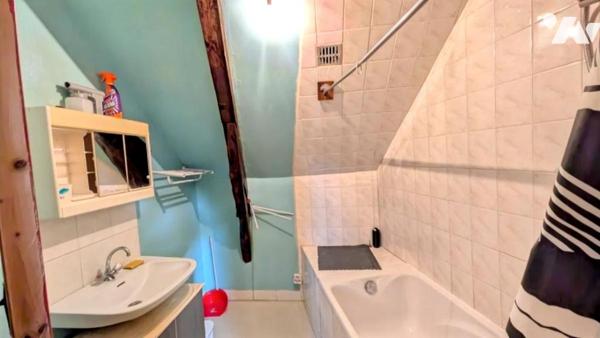 Maison de ville avec cour et dépendance – Centre de Janzé 