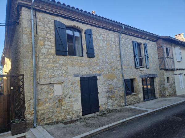 Castelnau-d'Arbieu (32500) MAISON EN PIERRE SUPERBEMENT RÉNOVÉE AU CŒUR D’UN VILLAGE, AVEC JARDIN ET PISCINE