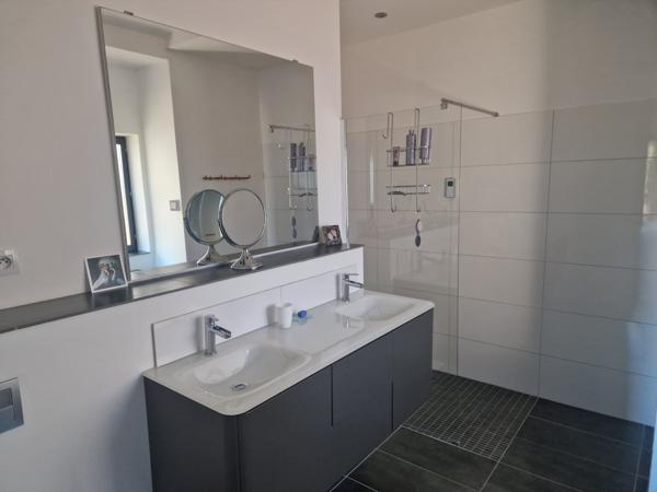 Castelnau-d'Arbieu (32500) MAISON EN PIERRE SUPERBEMENT RÉNOVÉE AU CŒUR D’UN VILLAGE, AVEC JARDIN ET PISCINE