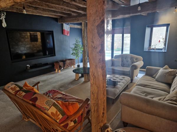 Castelnau-d'Arbieu (32500) MAISON EN PIERRE SUPERBEMENT RÉNOVÉE AU CŒUR D’UN VILLAGE, AVEC JARDIN ET PISCINE