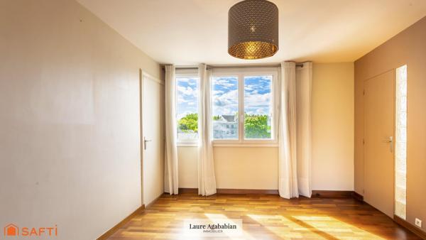 Bel appartement 4 pièces en parfait état, au calme, avec parking et cave, face à la Coulée verte et proche des commodités.