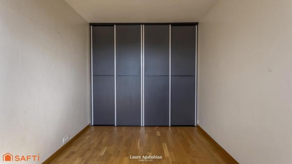 Bel appartement 4 pièces en parfait état, au calme, avec parking et cave, face à la Coulée verte et proche des commodités.
