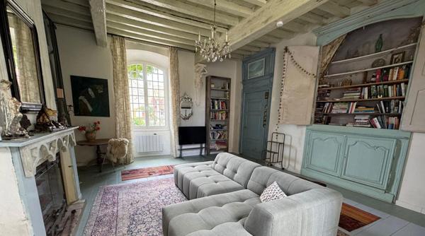 Château authentique du XIIIe siècle avec trois gîtes, piscine et 2 ha