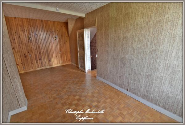 A quelques km de CONGIS TRILPORT, maison - 128 m² - Gare ligne P à pied - 6 pièces - 4 chambres - Grenier aménageable - dressing -  1 grand garage - 1 grand jardin avec abris et accès portail - stati