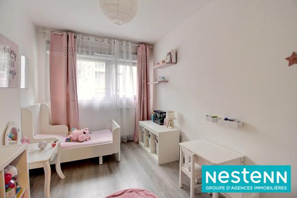 Appartement Meyzieu 4 pièce(s) 77 m2 avec balcon, cave et place de parking sécurisée