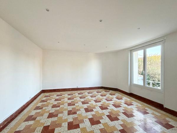SAINT REMY DE PROVENCE - MAISON T4 - COUR - CLIMATISATION