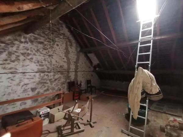 Maison à rénover avec granges et terrain St Etienne de Fursac