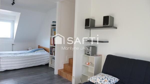 Dans un quartier calme, proche des commerces.