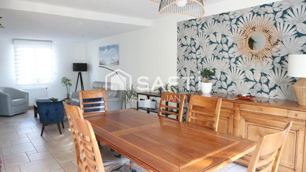 Dans un quartier calme, proche des commerces.