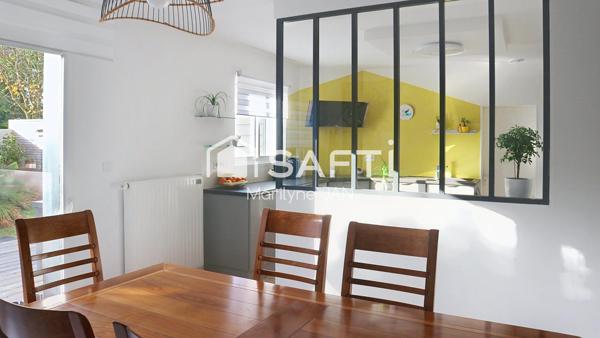 Dans un quartier calme, proche des commerces.