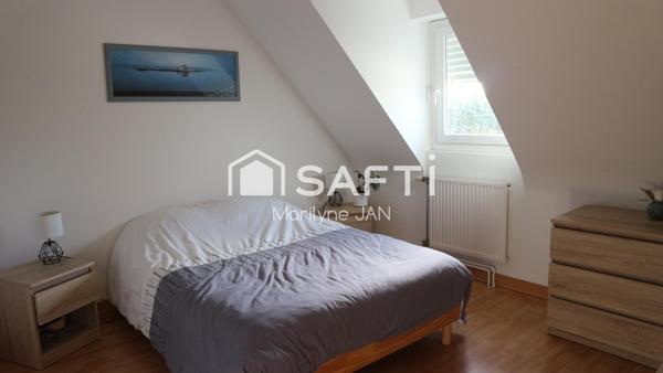 Dans un quartier calme, proche des commerces.