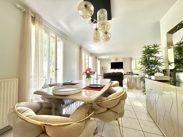 Maison
         8 pièces
        - 150 m² 515 000 € *
