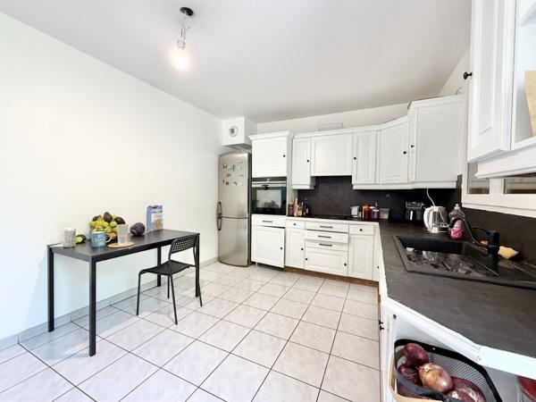 Maison
         8 pièces
        - 150 m² 515 000 € *