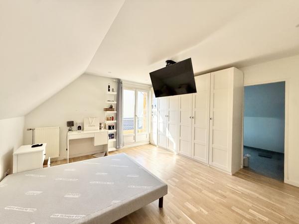 Maison
         8 pièces
        - 150 m² 515 000 € *