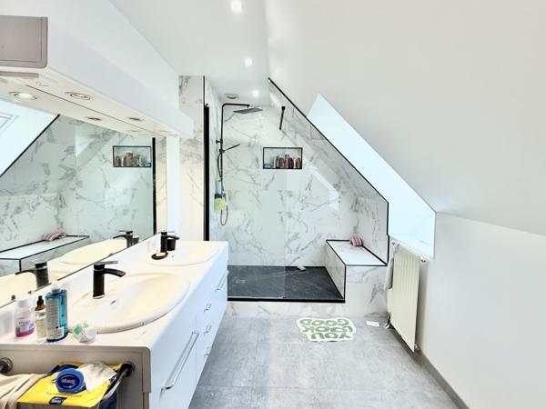 Maison
         8 pièces
        - 150 m² 515 000 € *