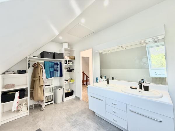 Maison
         8 pièces
        - 150 m² 515 000 € *