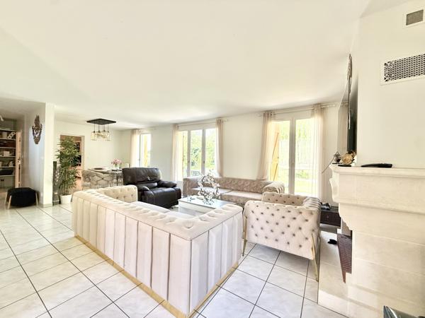 Maison
         8 pièces
        - 150 m² 515 000 € *
