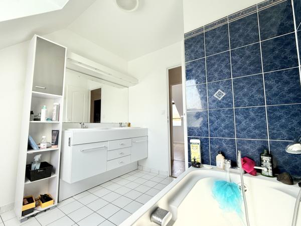 Maison
         8 pièces
        - 150 m² 515 000 € *