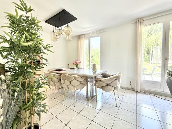 Maison
         8 pièces
        - 150 m² 515 000 € *