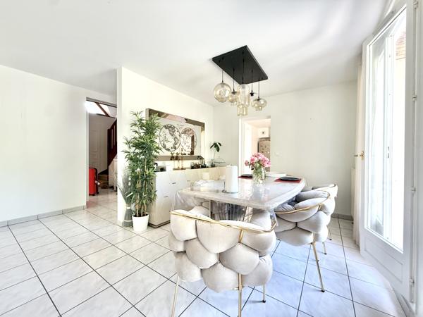 Maison
         8 pièces
        - 150 m² 515 000 € *