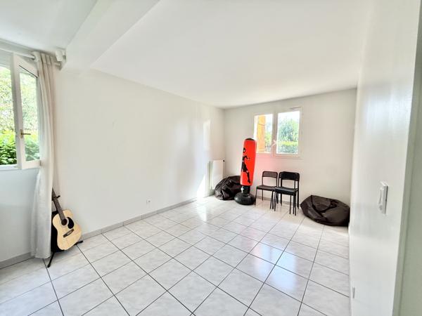 Maison
         8 pièces
        - 150 m² 515 000 € *
