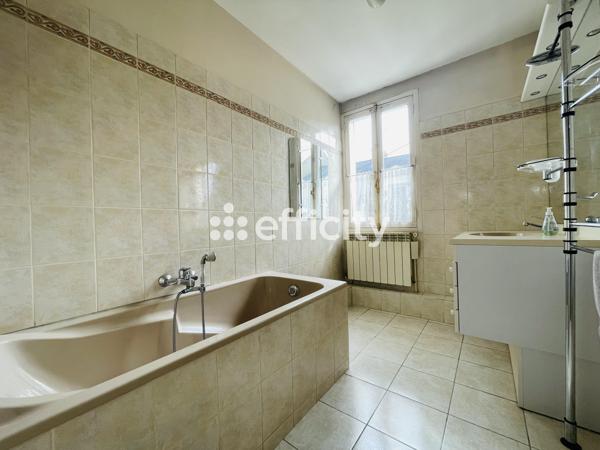 Maison
         4 pièces
        - 112 m² Exclusivité 182 000 € *