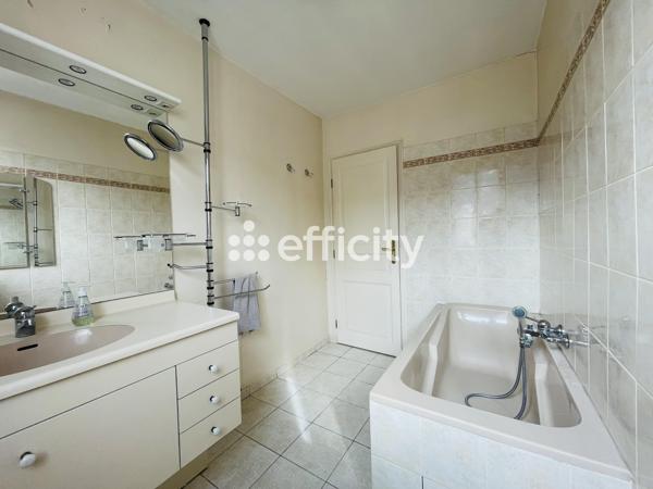 Maison
         4 pièces
        - 112 m² Exclusivité 182 000 € *
