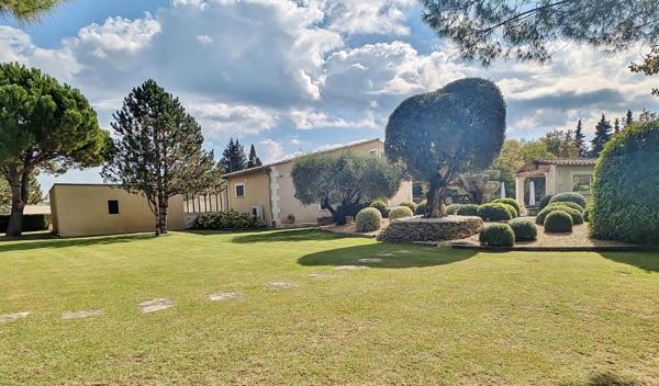 Maison 7 pièces - 300 m²