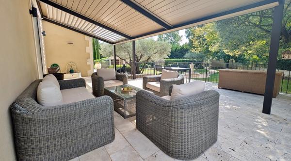 Maison 7 pièces - 300 m²