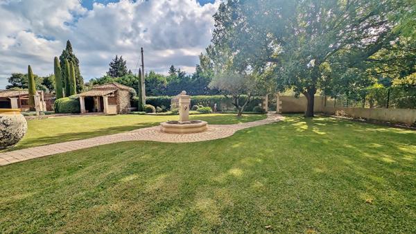 Maison 7 pièces - 300 m²