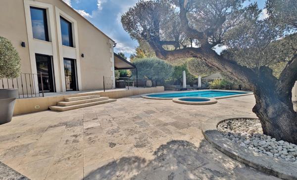 Maison 7 pièces - 300 m²