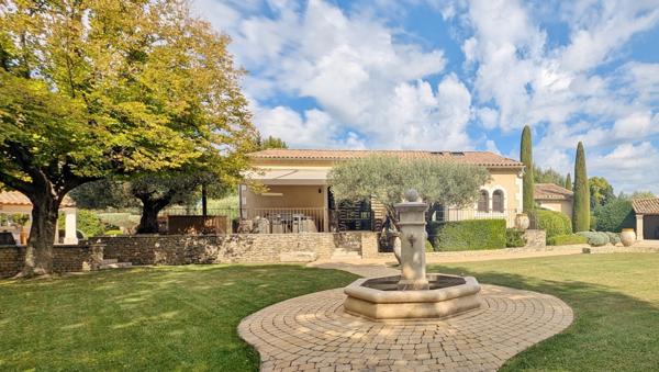 Maison 7 pièces - 300 m²