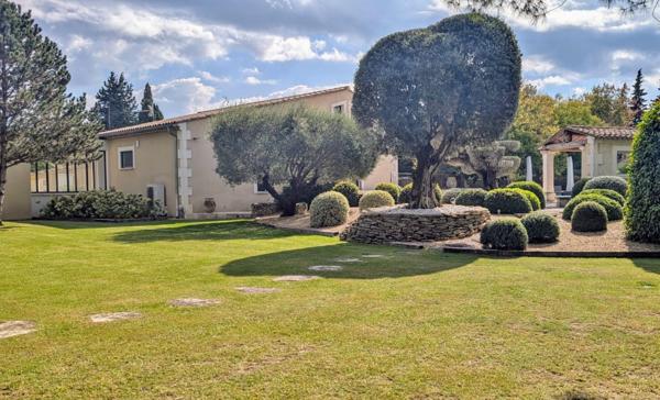 Maison 7 pièces - 300 m²