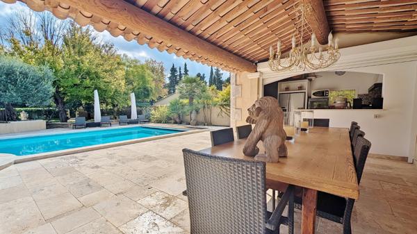 Maison 7 pièces - 300 m²