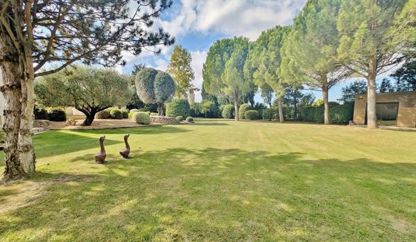 Maison 7 pièces - 300 m²