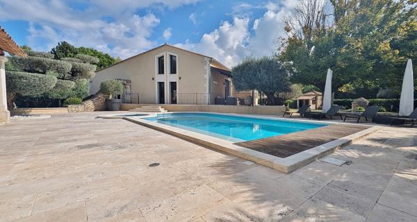 Maison 7 pièces - 300 m²