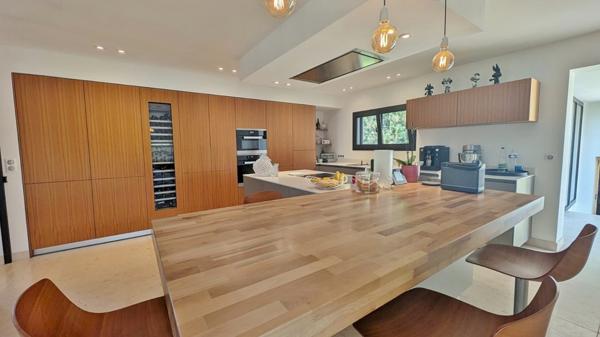 Maison 7 pièces - 300 m²