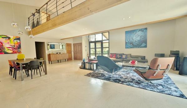 Maison 7 pièces - 300 m²