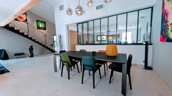 Maison 7 pièces - 300 m²