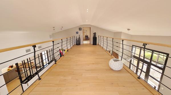 Maison 7 pièces - 300 m²