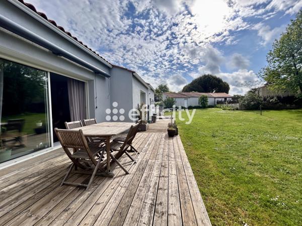 Maison
         6 pièces
        - 130 m² 349 700 € *
