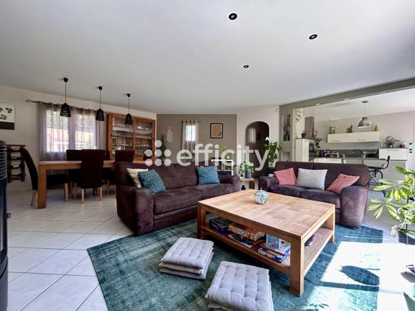 Maison
         6 pièces
        - 130 m² 349 700 € *