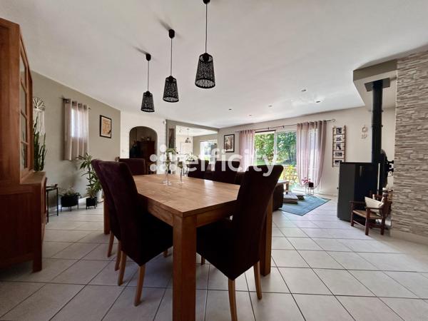 Maison
         6 pièces
        - 130 m² 349 700 € *