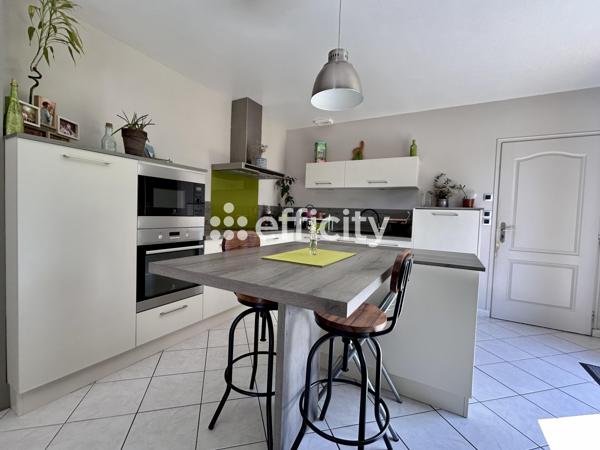 Maison
         6 pièces
        - 130 m² 349 700 € *