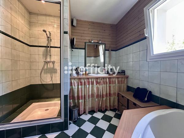 Maison
         6 pièces
        - 130 m² 349 700 € *