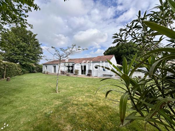 Maison
         6 pièces
        - 130 m² 349 700 € *