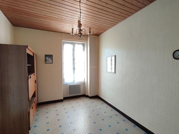 Maison 100m² + studio à rénover + dépendances